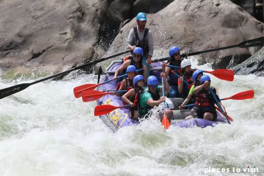 Od skoków spadochronowych po rafting: Jak sporty przygodowe mogą poprawić twoje zdrowie psychiczne